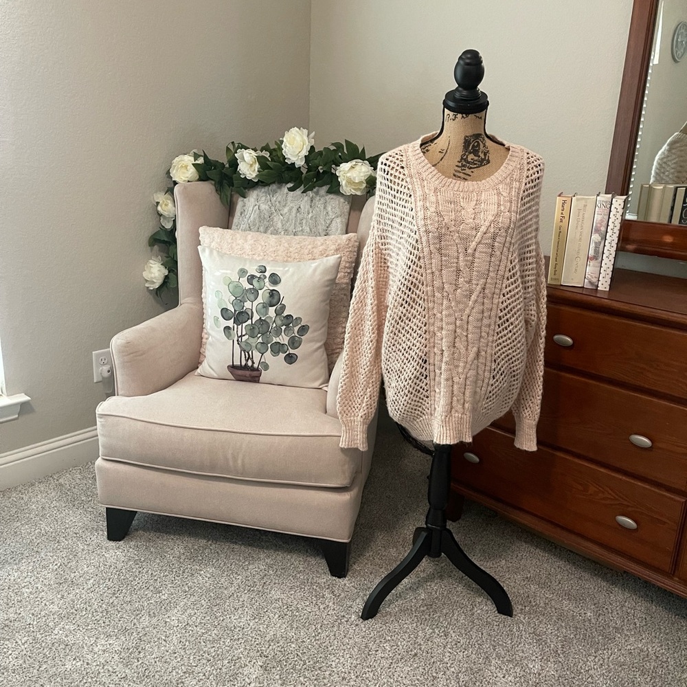 American Rag Cie ladies long sleeve oversized tunic sweater. Large knit